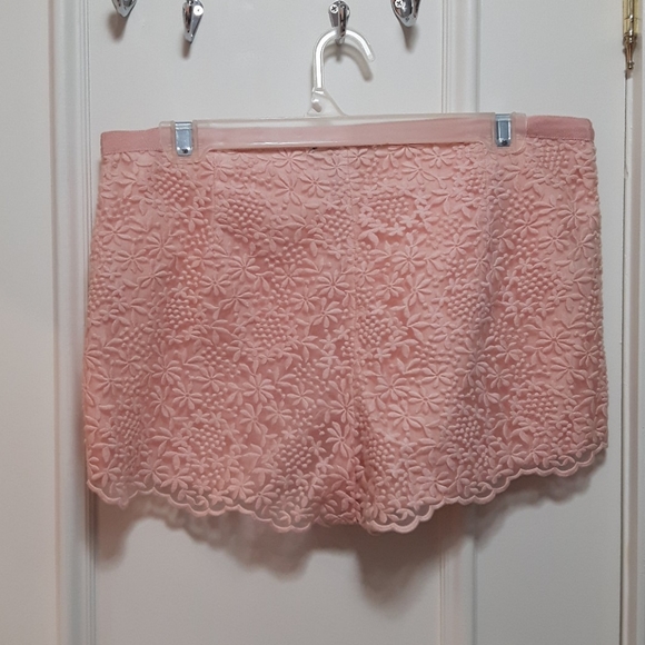 🛍️ Crochet/lace shorts - Picture 3 of 3